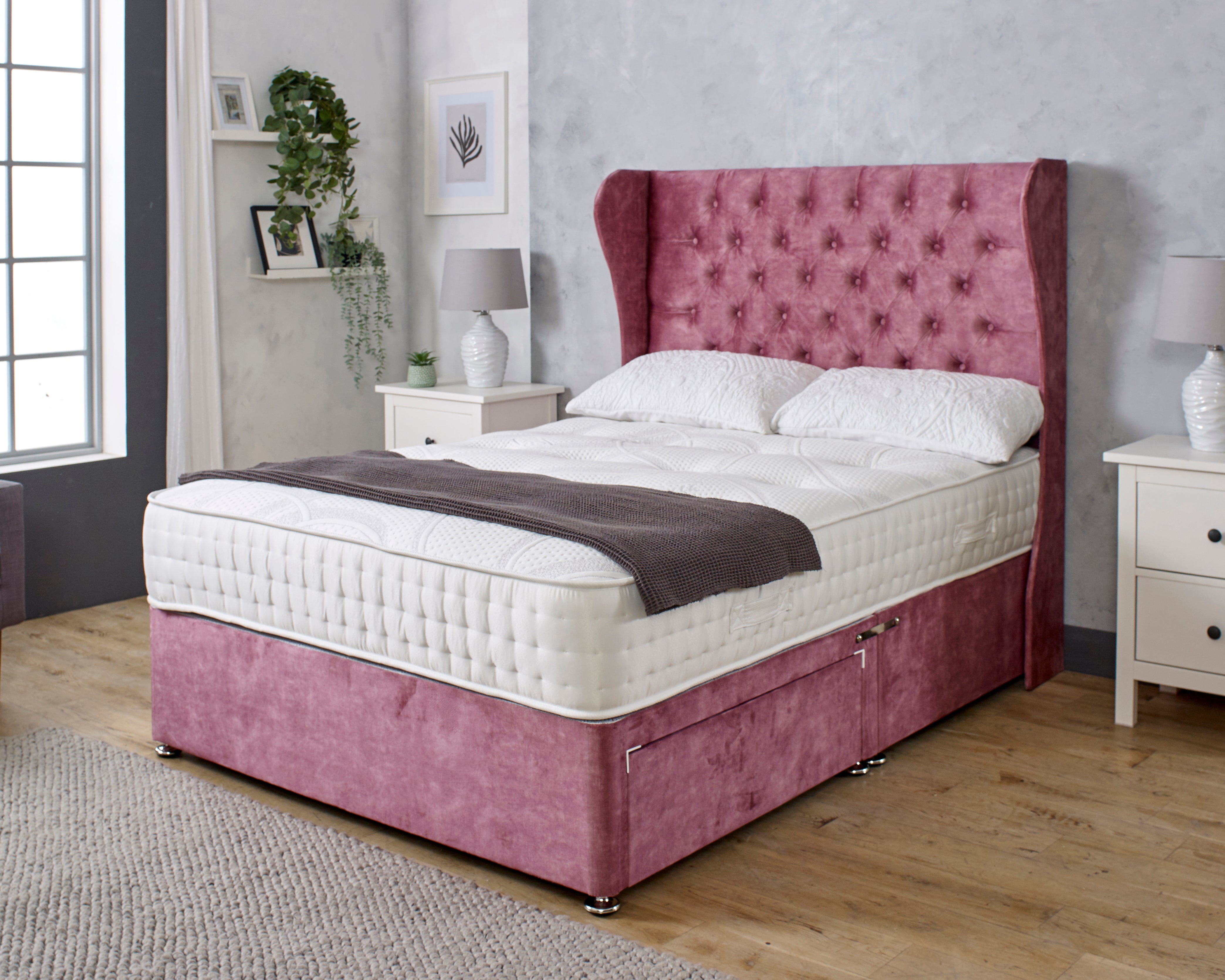 Chesterfield Curved Wing Ottoman Divan Bed With 54'' Floorstanding Hea