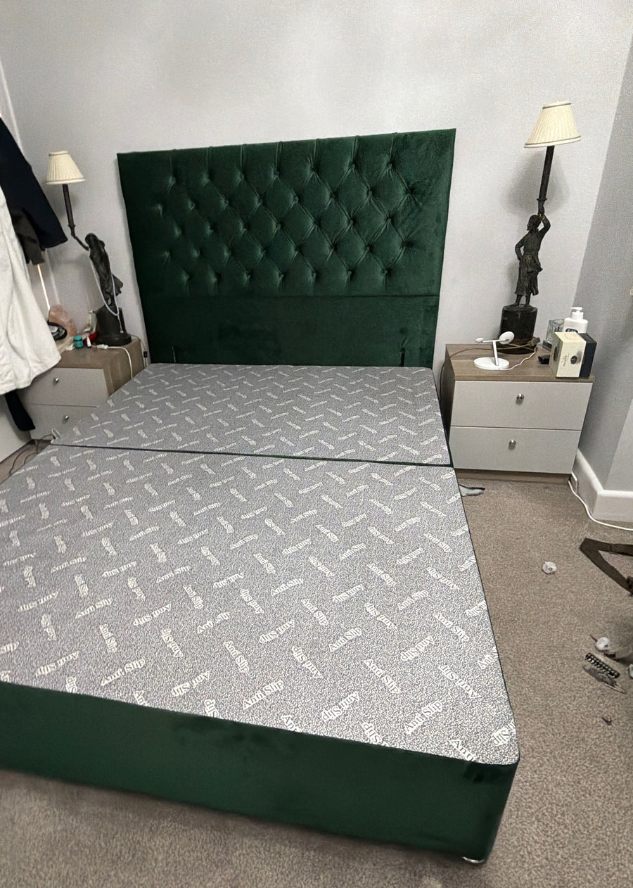 Chesterfield Divan · Green Plush