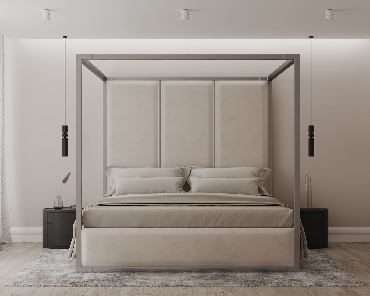 Chateau Noir 4 Poster Metal Bed